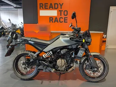 Husqvarna Svartpilen 125 (2024 - 26) usata