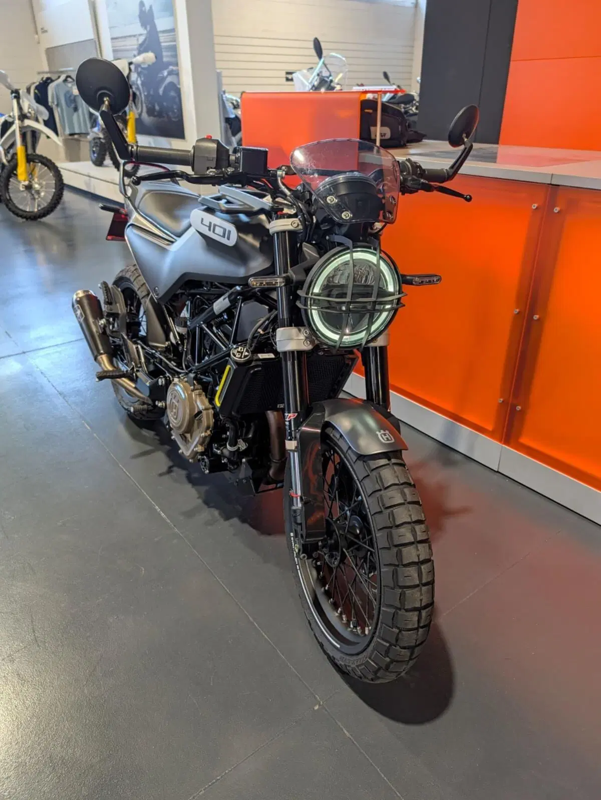 Husqvarna Svartpilen 401 (2021 - 23) (3)