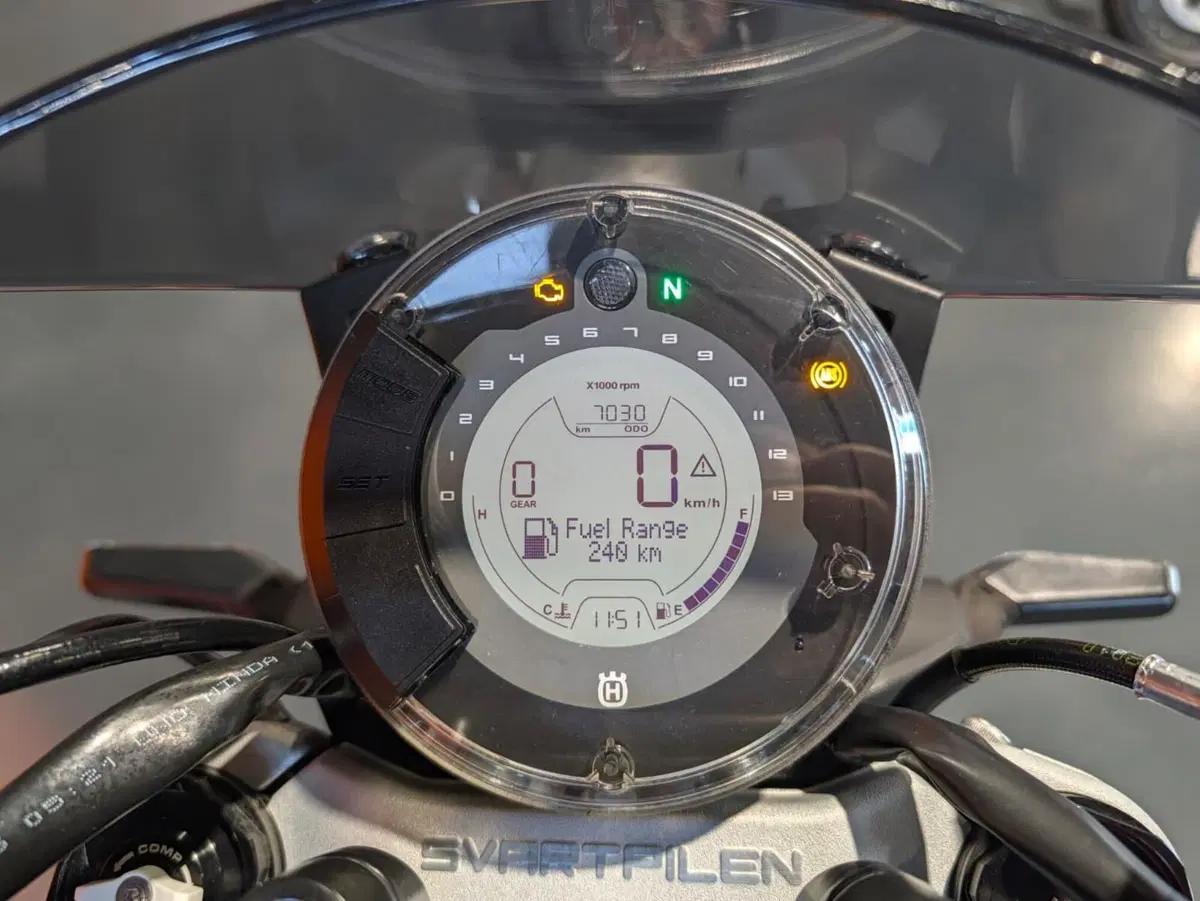 Husqvarna Svartpilen 401 (2021 - 23) (4)