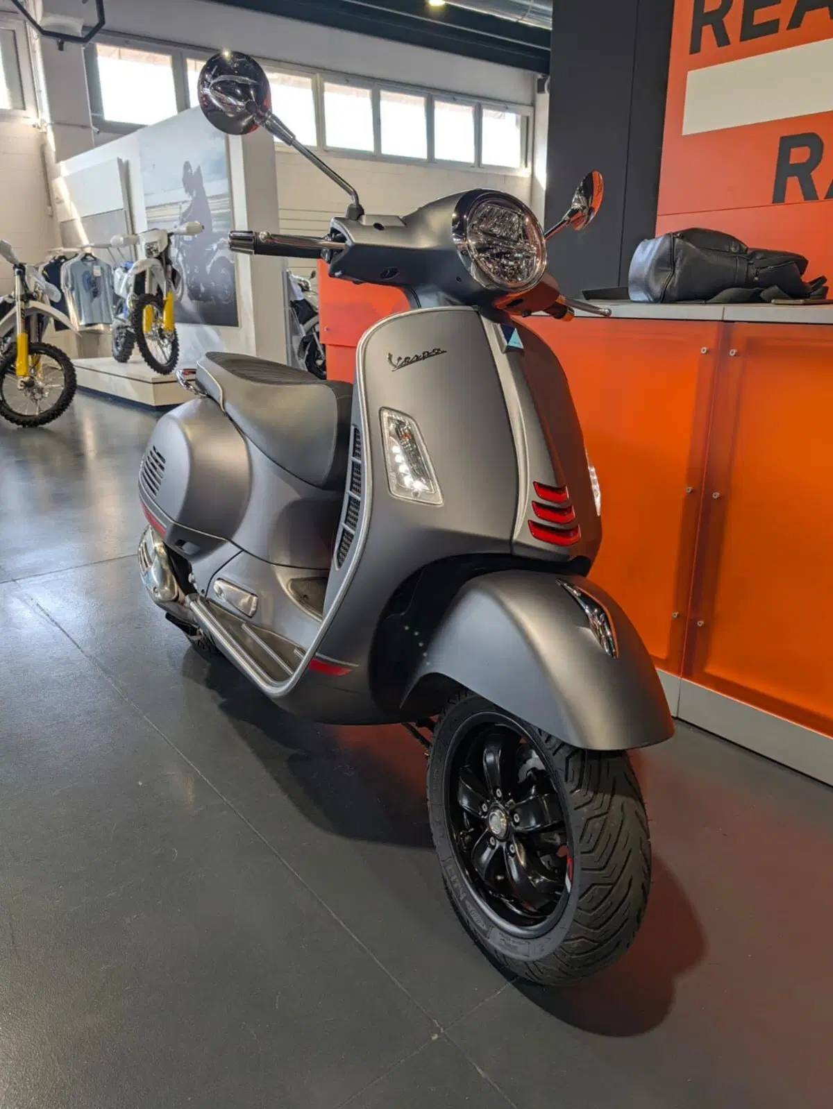 Vespa GTS 300 Super Sport Hpe (2021 - 22) (3)