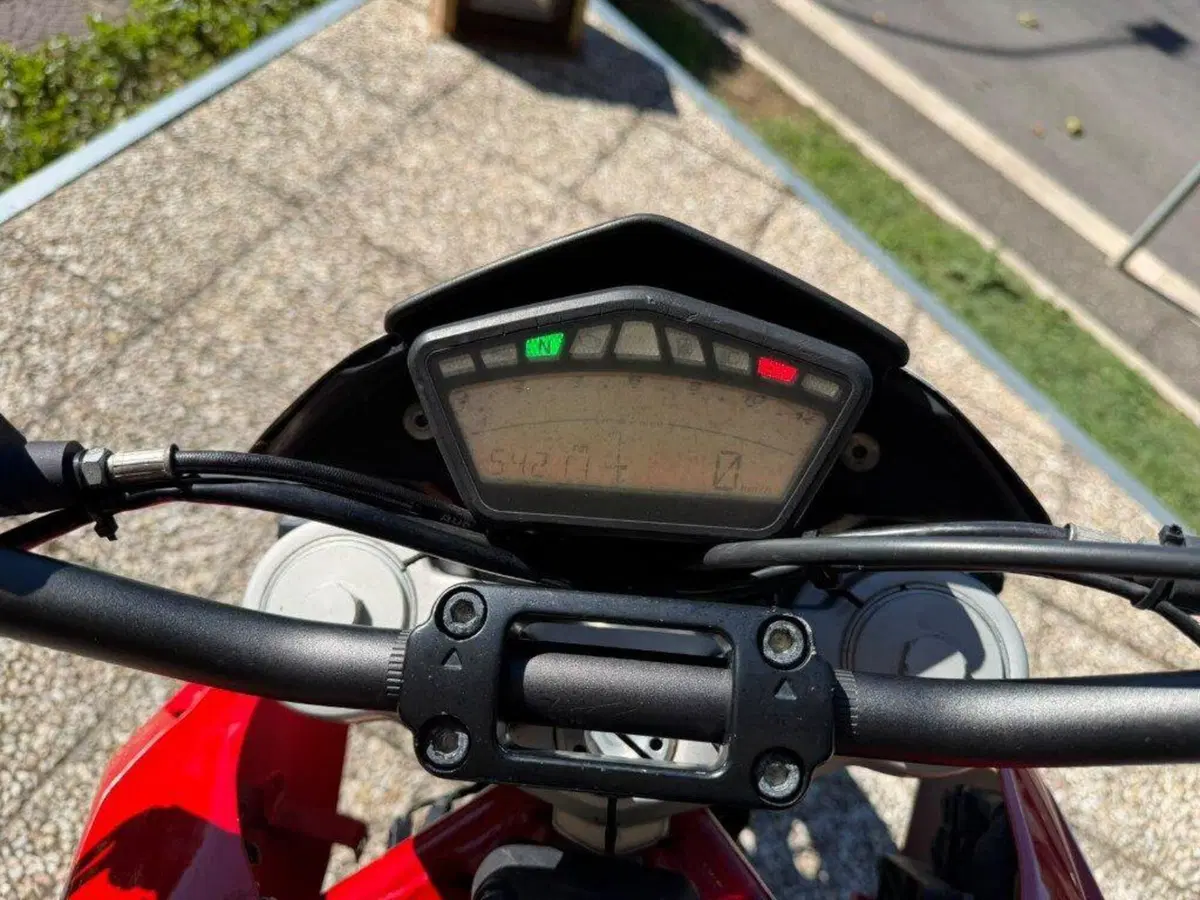 Ducati Hypermotard 796 (2012) (9)
