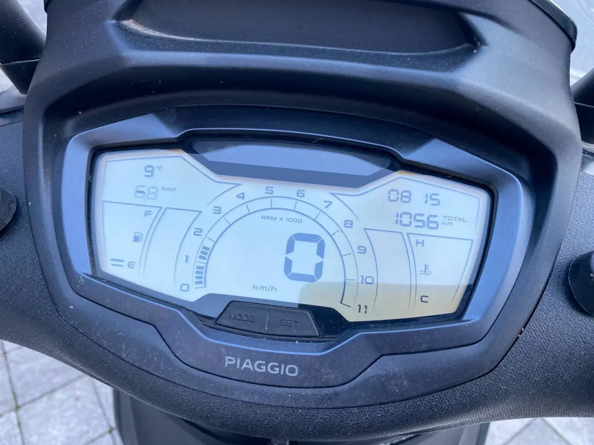 Piaggio Beverly 400 (2025 - 26) (4)