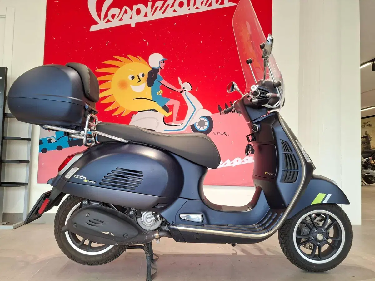 Vespa GTS 300 Super Tech (2023 - 24) (2)