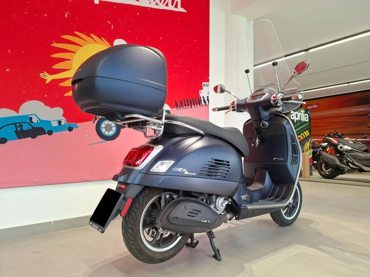 Vespa GTS 300 Super Tech (2023 - 24) (4)