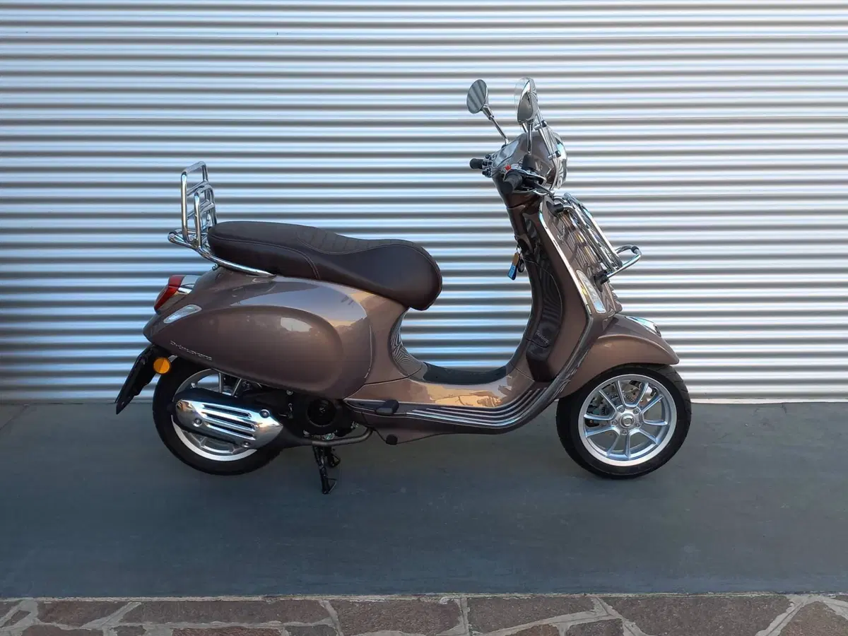 Vespa Primavera 150 3V ie Touring (2018 - 19) (2)