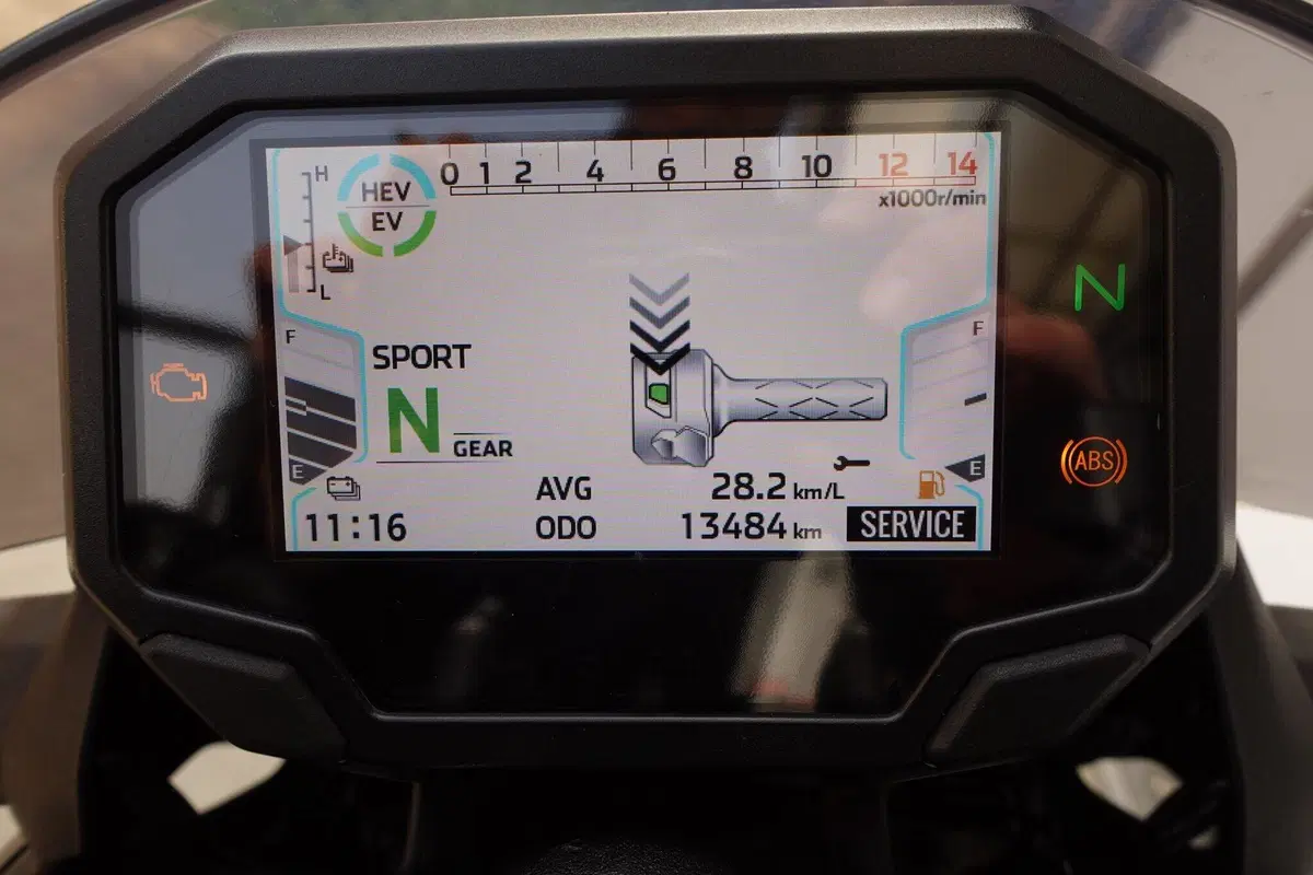 Kawasaki Z7 Hybrid (2024 - 27) (4)
