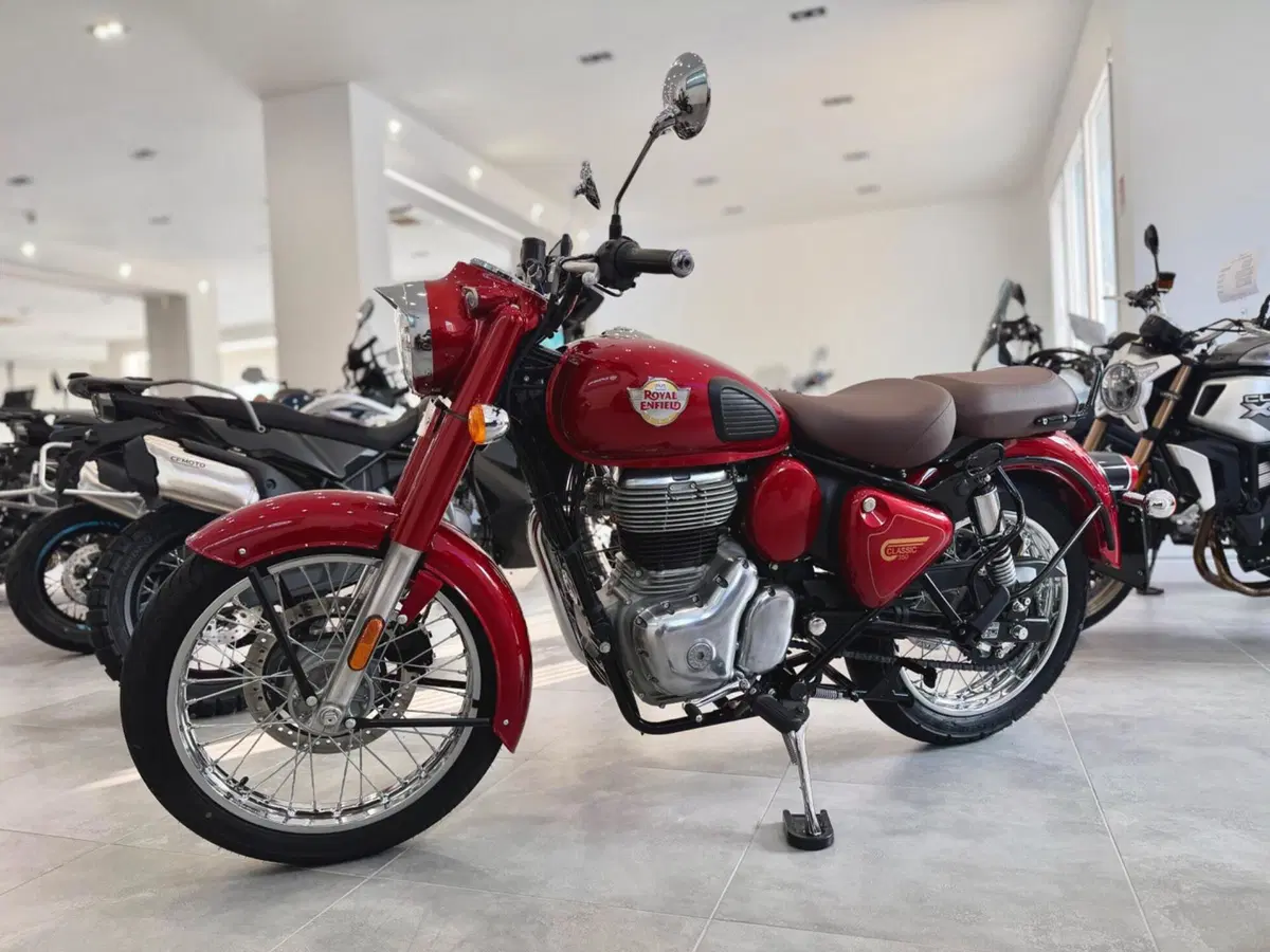 Royal Enfield Classic 350 (2021 - 26) (3)