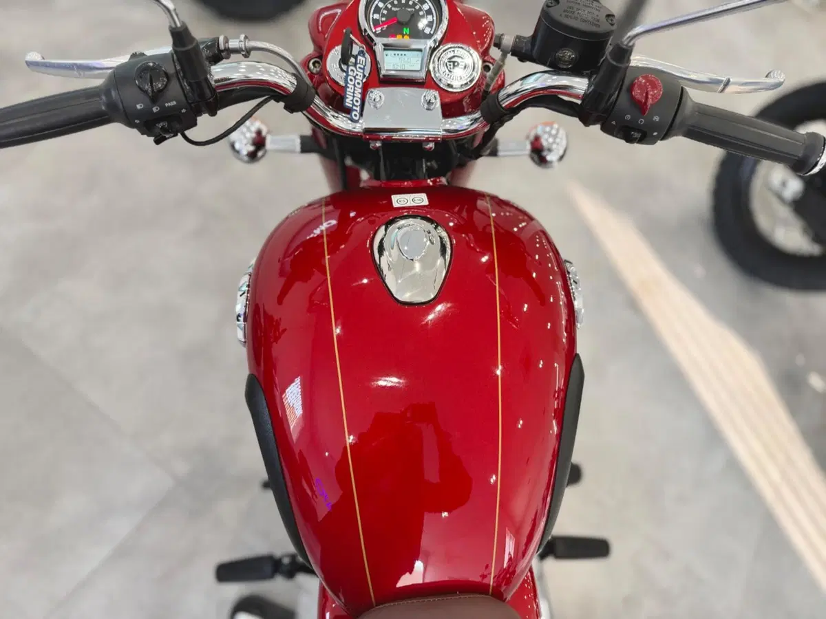 Royal Enfield Classic 350 (2021 - 26) (7)