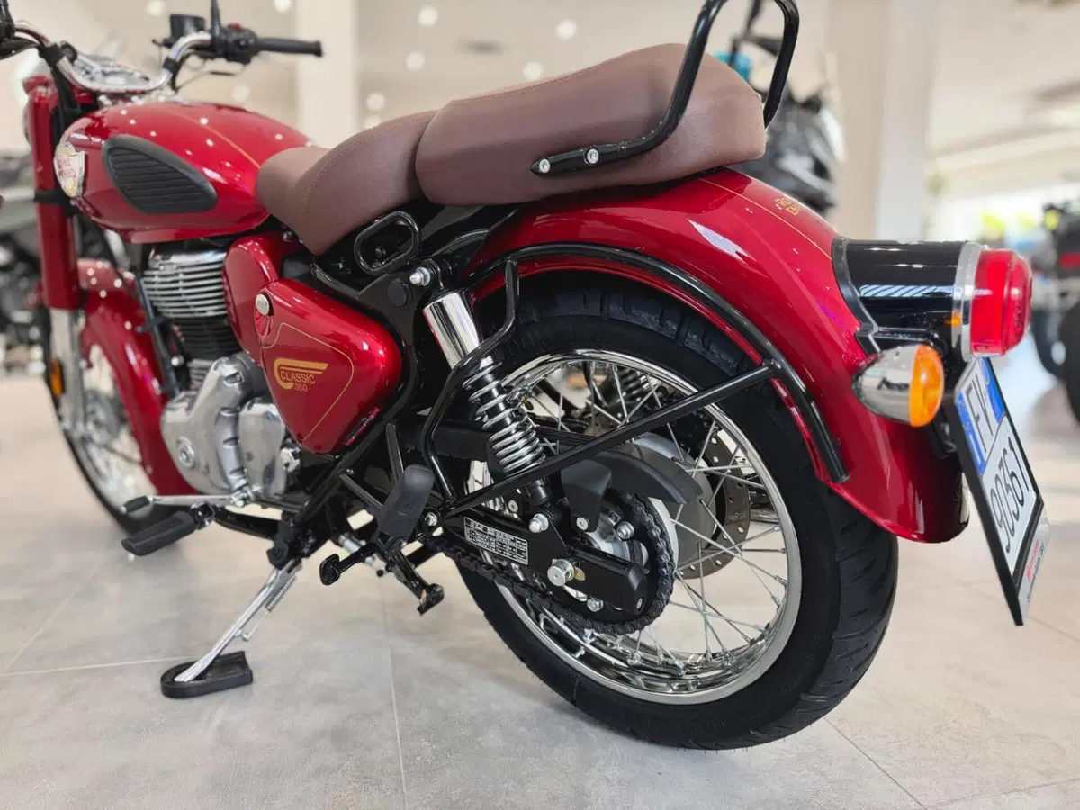 Royal Enfield Classic 350 (2021 - 26) (9)
