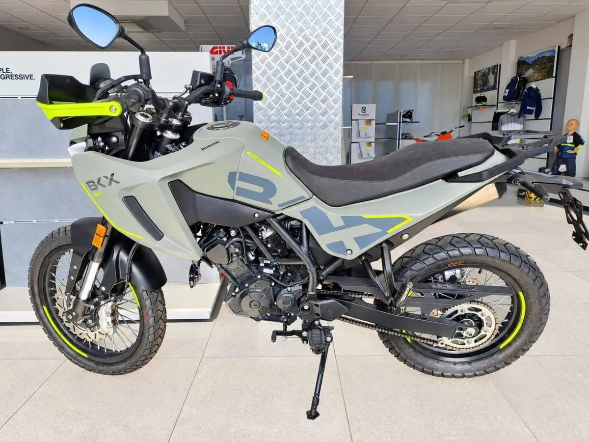 Benelli BKX 125 (2026) (2)