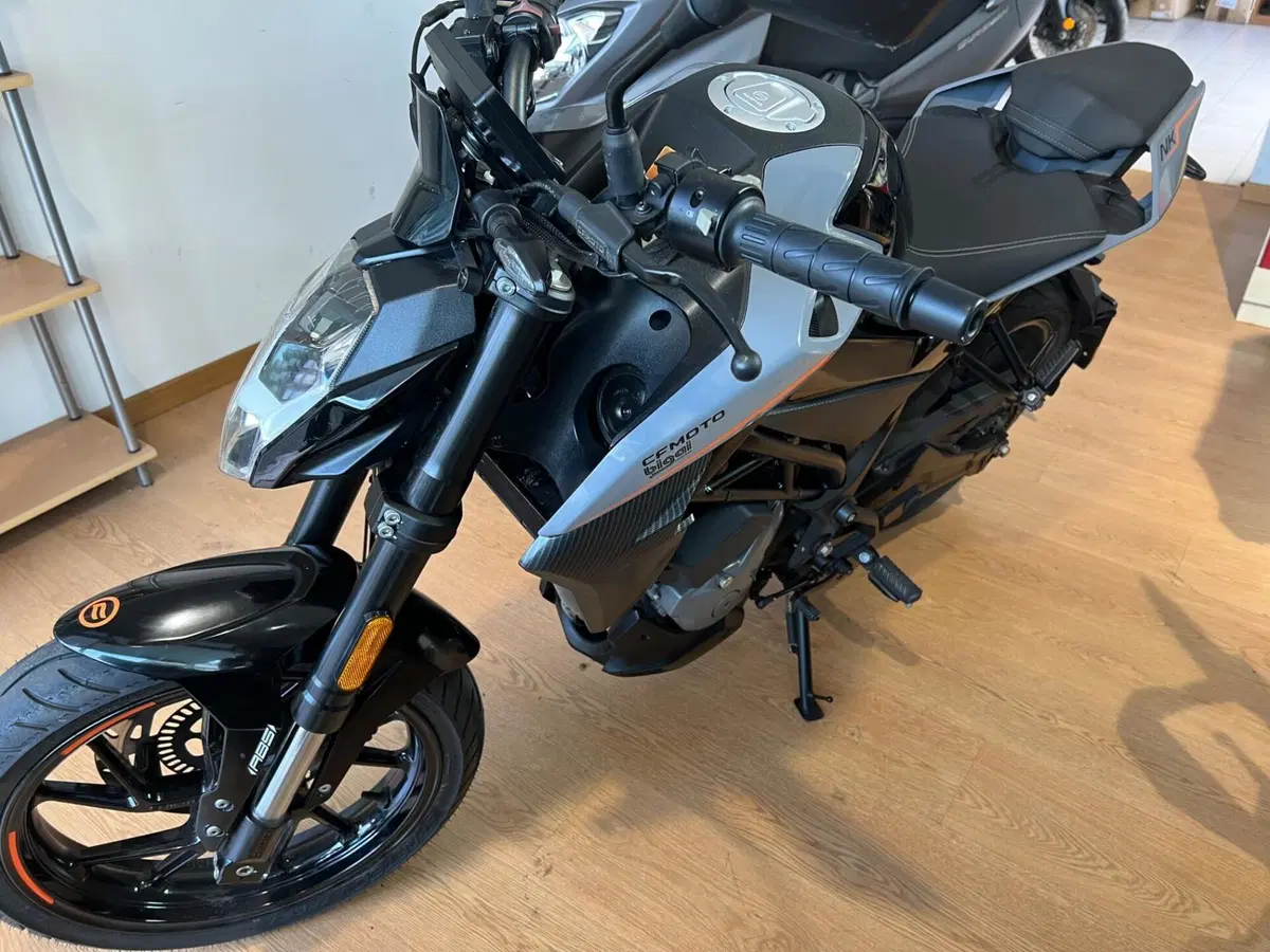 CFMOTO 300NK (2021 - 26) (4)