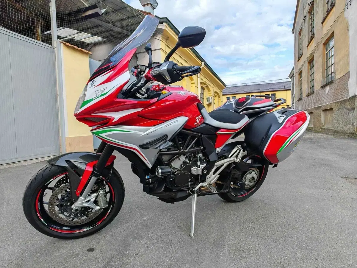MV Agusta Turismo Veloce 800 Lusso (2014 - 16) (2)