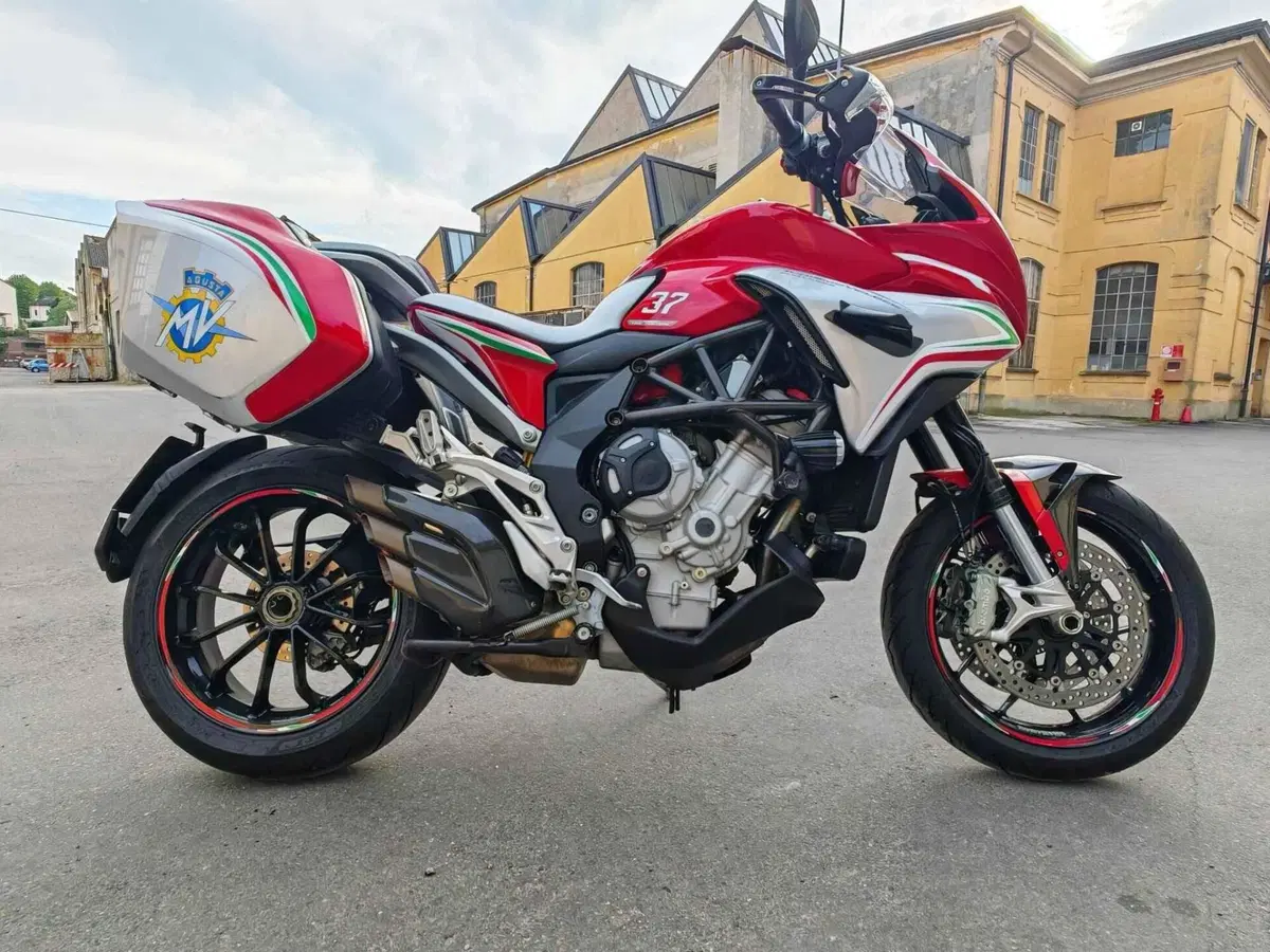MV Agusta Turismo Veloce 800 Lusso (2014 - 16) (4)