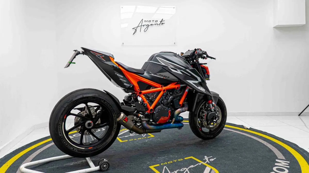 KTM 1290 Super Duke RR (2023) (4)