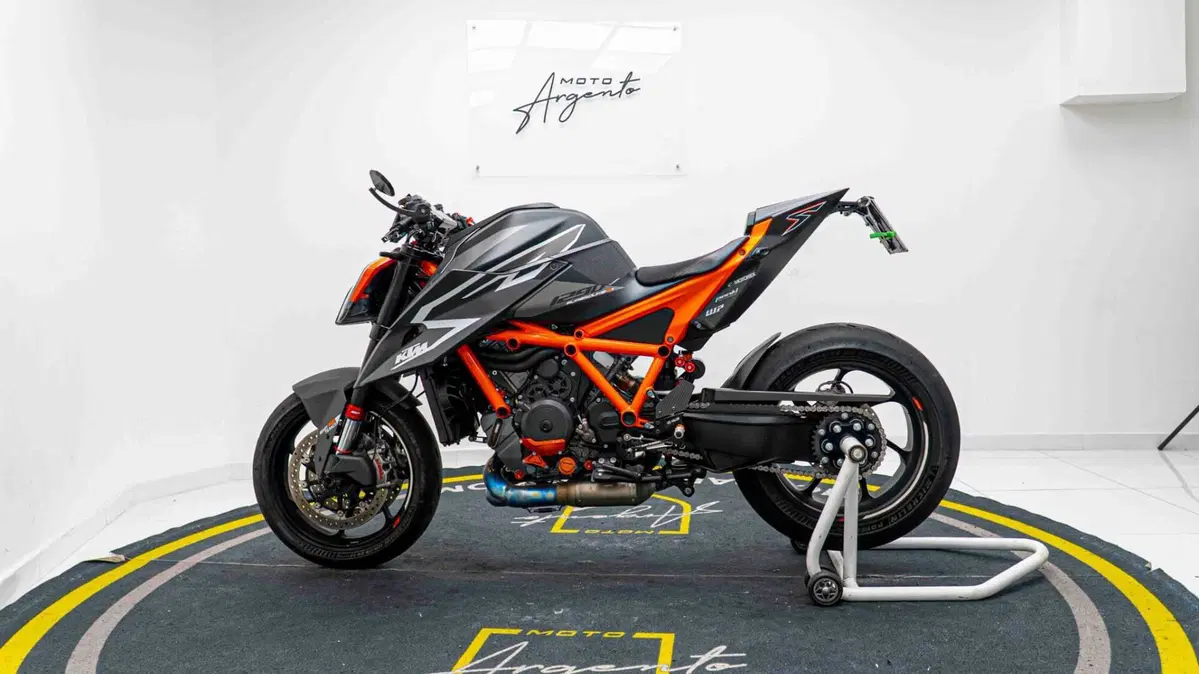 KTM 1290 Super Duke RR (2023) (7)