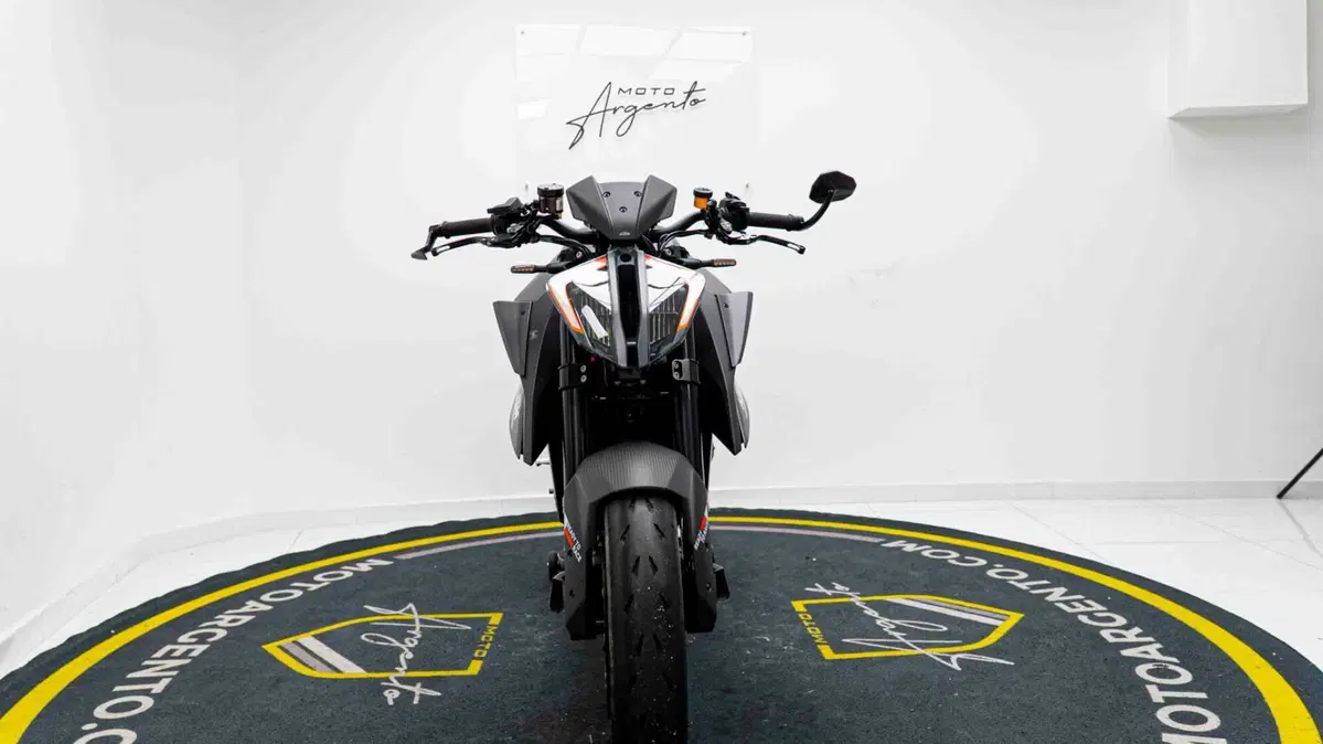 KTM 1290 Super Duke RR (2023) (9)