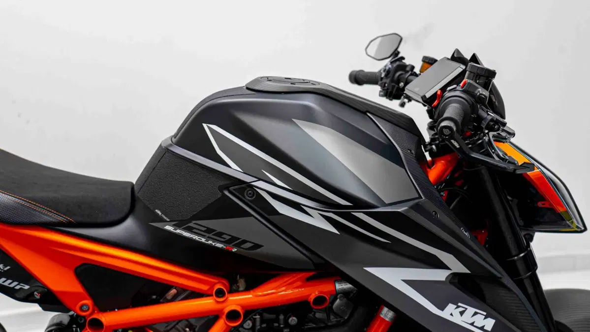 KTM 1290 Super Duke RR (2023) (19)