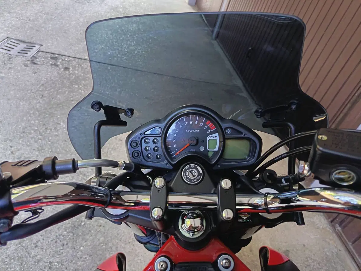 Suzuki Gladius 650 SFV (2009 - 15) (6)