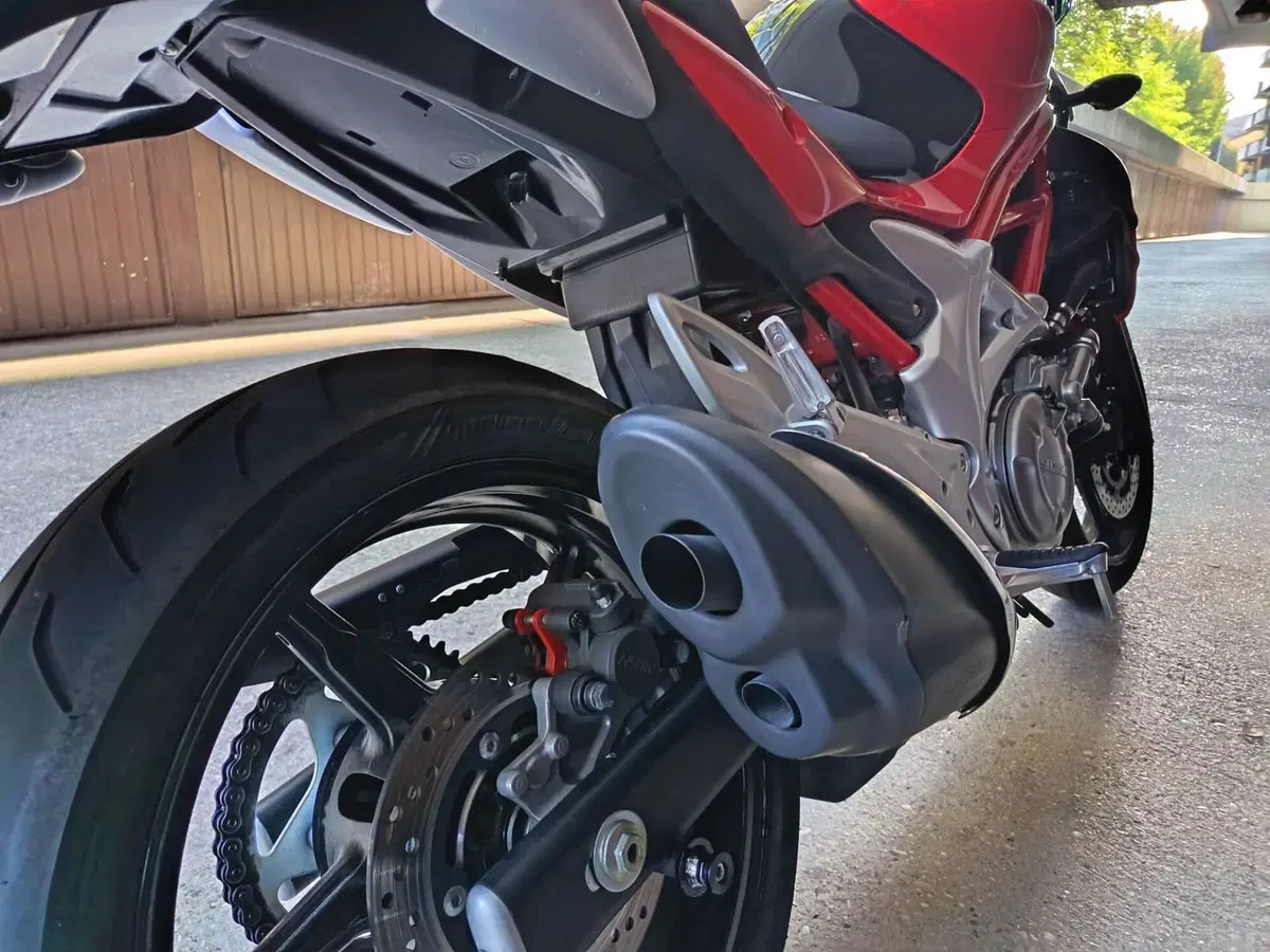 Suzuki Gladius 650 SFV (2009 - 15) (8)