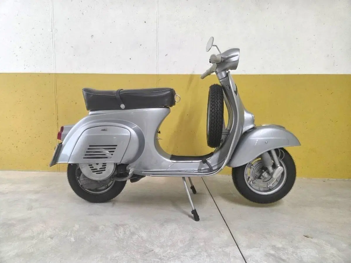 Piaggio Vespa Nuova 125 VMA1T  (2)