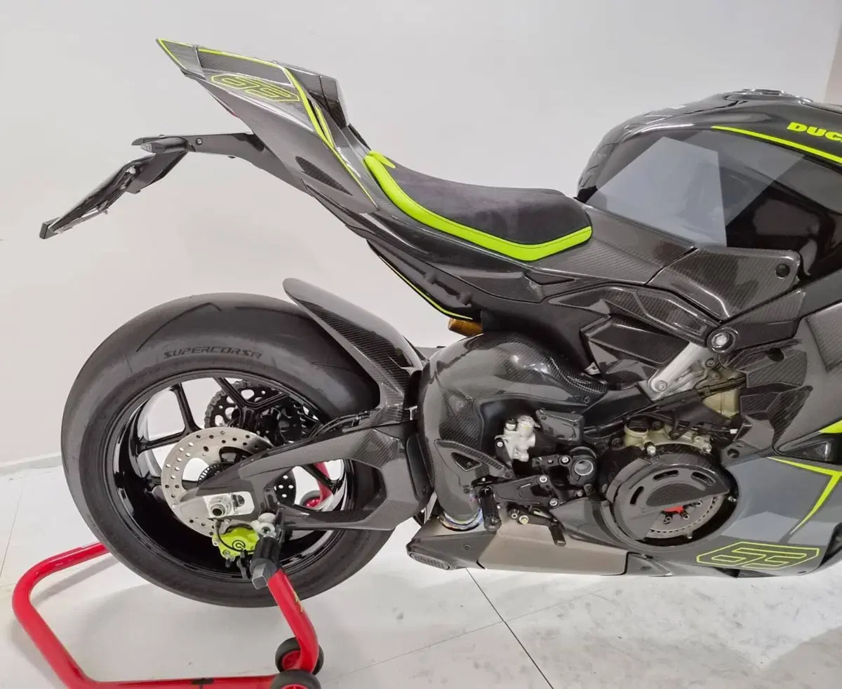 Ducati Panigale V4 Lamborghini (2026) (5)