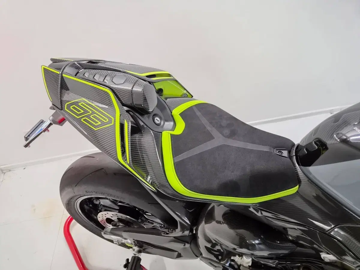 Ducati Panigale V4 Lamborghini (2026) (9)