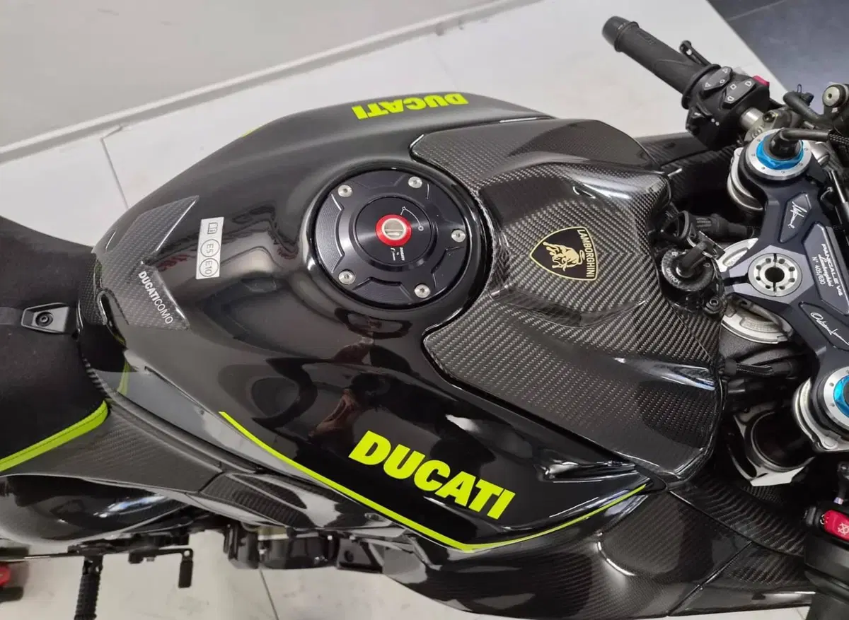Ducati Panigale V4 Lamborghini (2026) (10)