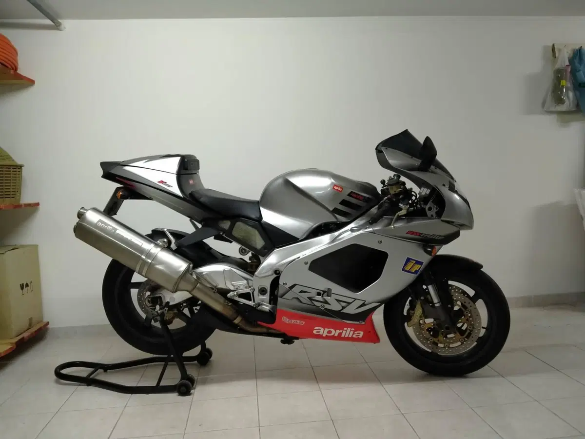 Aprilia RSV 1000 (2002) (2)
