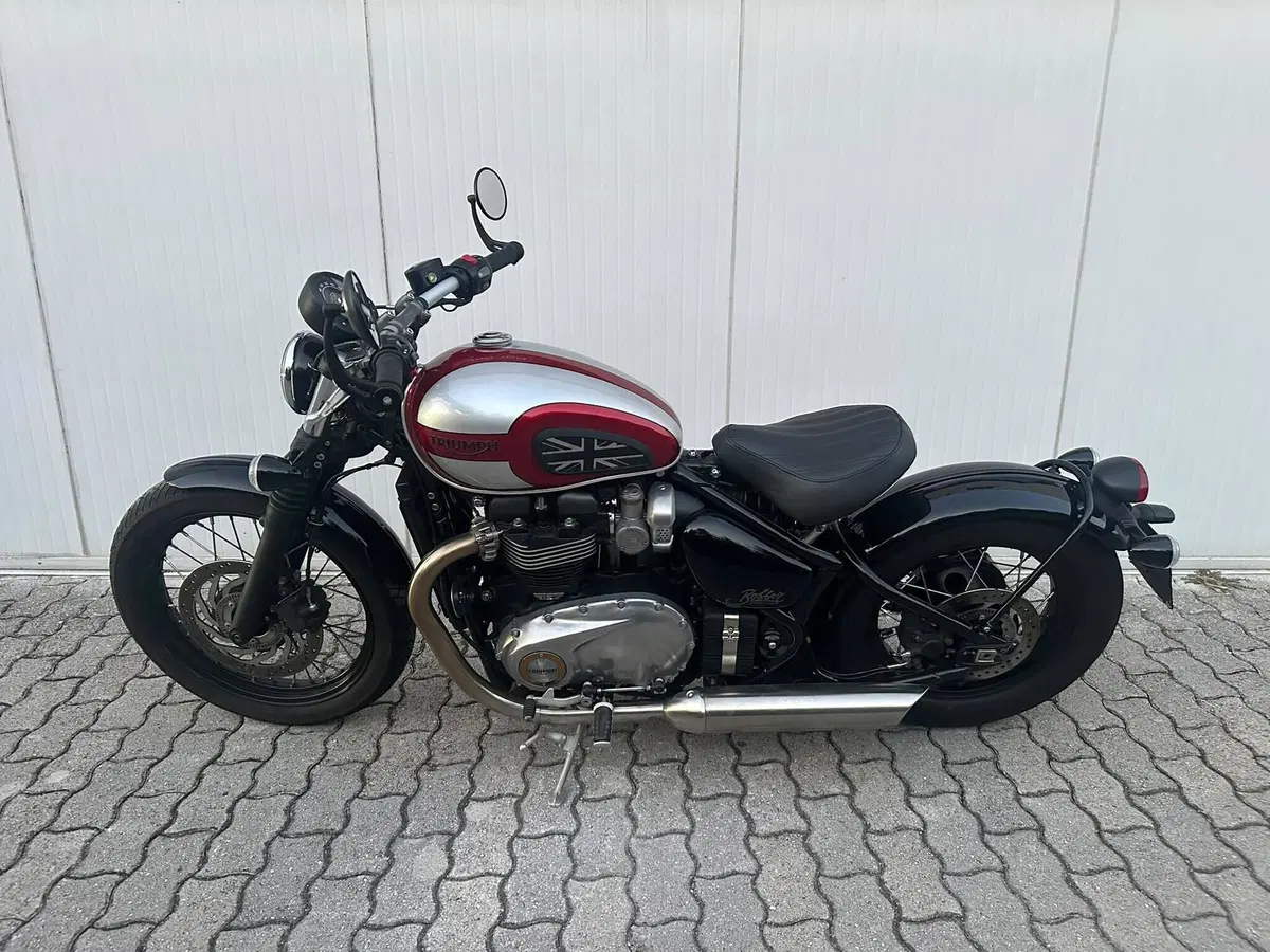 Triumph Bonneville Bobber 1200 (2017 - 20) (2)