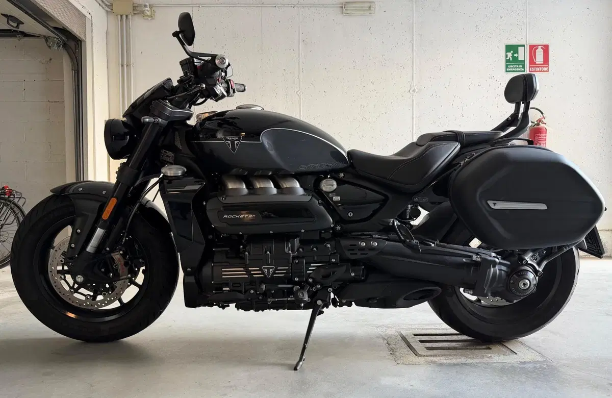 Triumph Rocket 3 R (2021 - 24) (2)