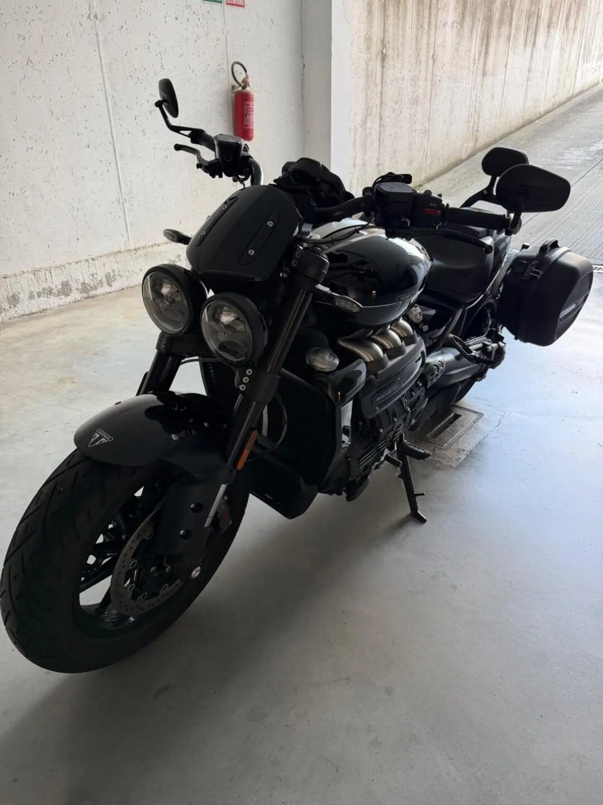 Triumph Rocket 3 R (2021 - 24) (3)