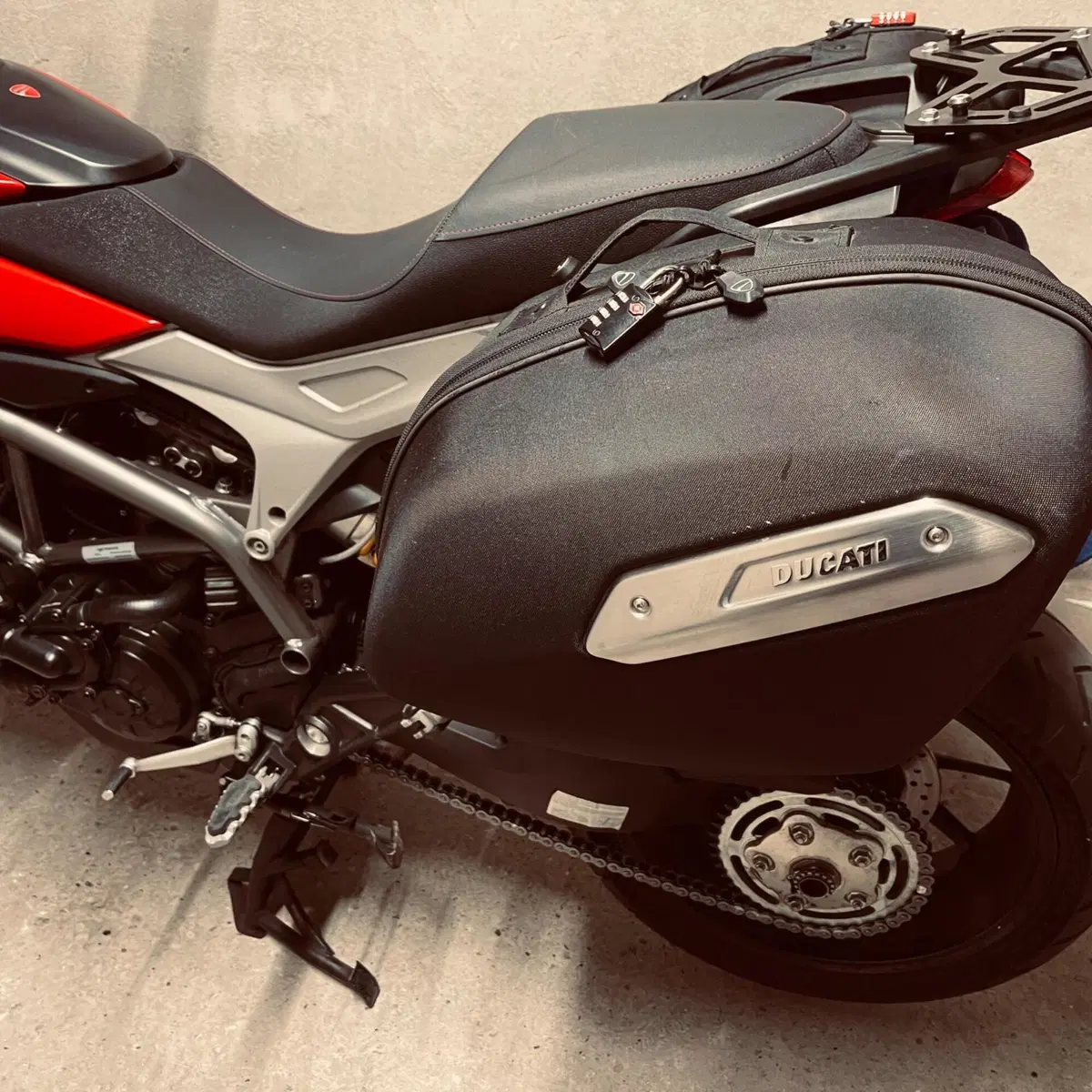 Ducati Hyperstrada 939 (2016 - 18) (4)
