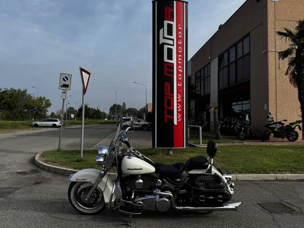 Harley-Davidson 1584 Heritage Classic (2006 - 07) - FLSTC (11)