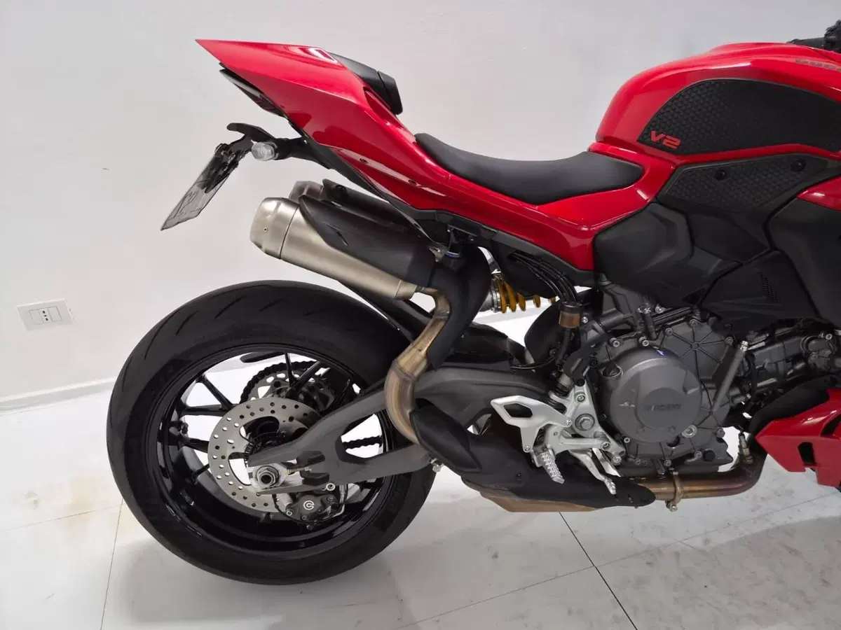 Ducati Streetfighter V2 S (2025 - 26) (4)