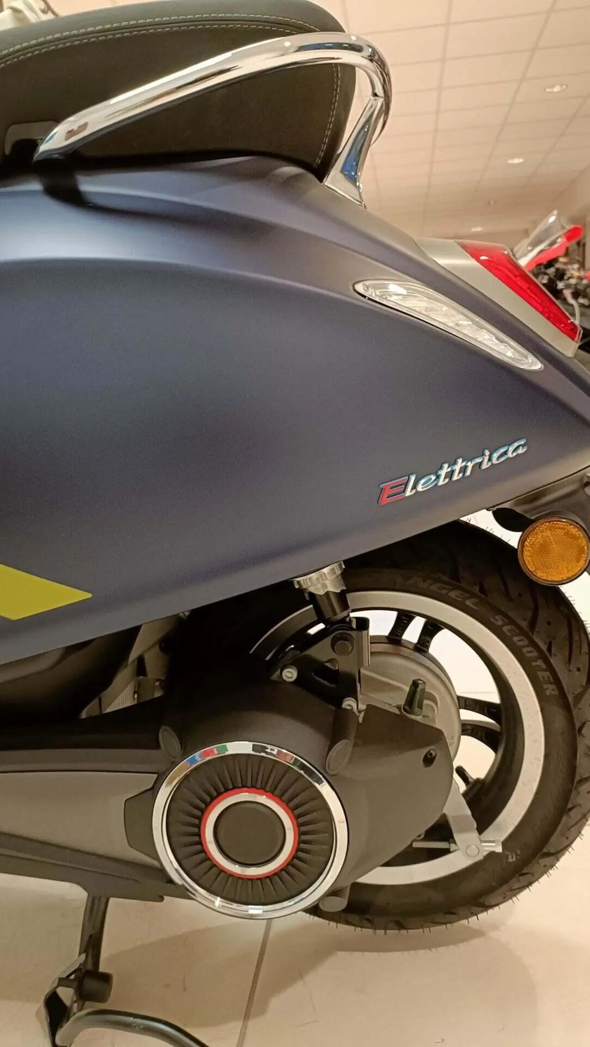 Vespa Primavera Elettrica 70 Tech (2024 - 26) (12)