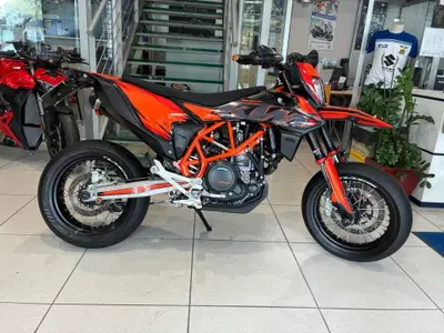 KTM 690 SMC R (2023 - 25) usata