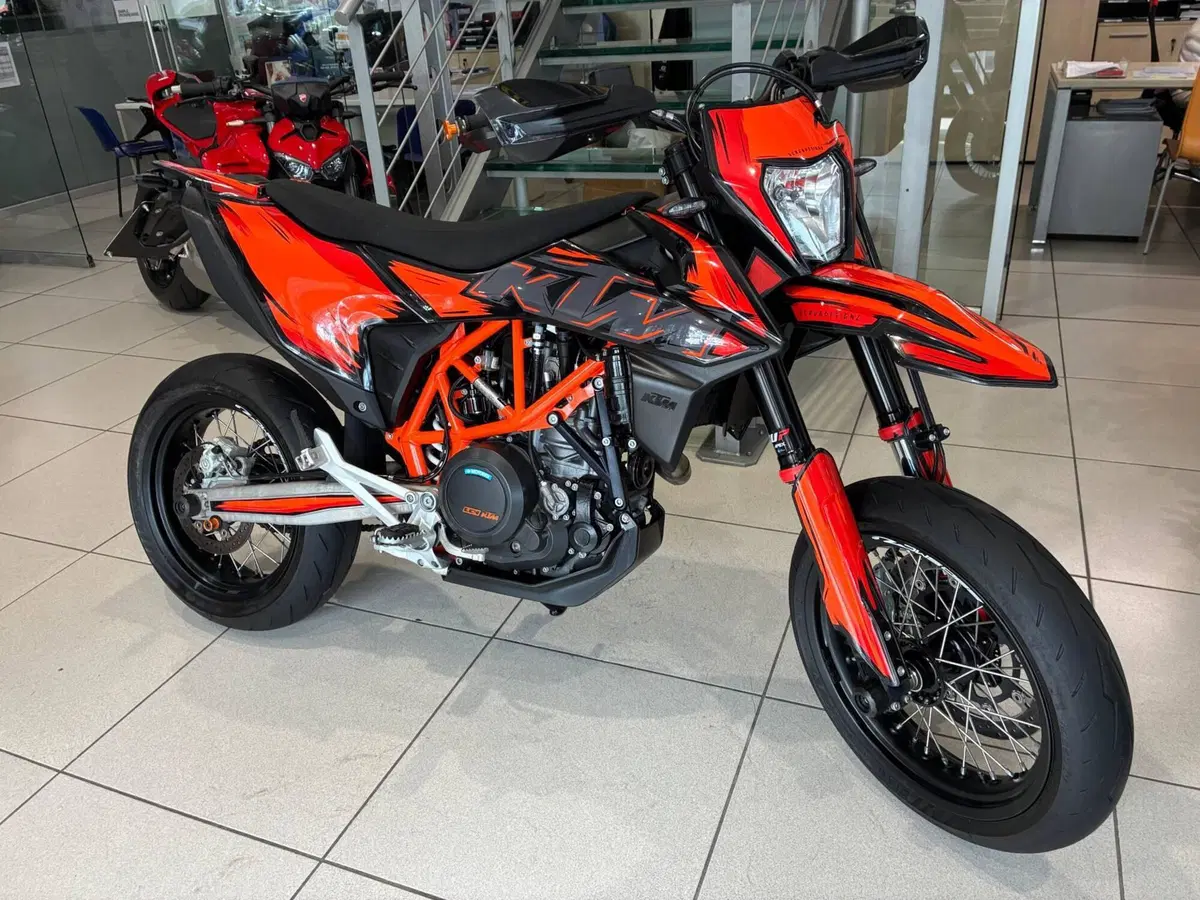 KTM 690 SMC R (2023 - 25) (2)