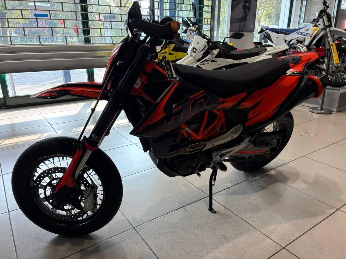 KTM 690 SMC R (2023 - 25) (5)