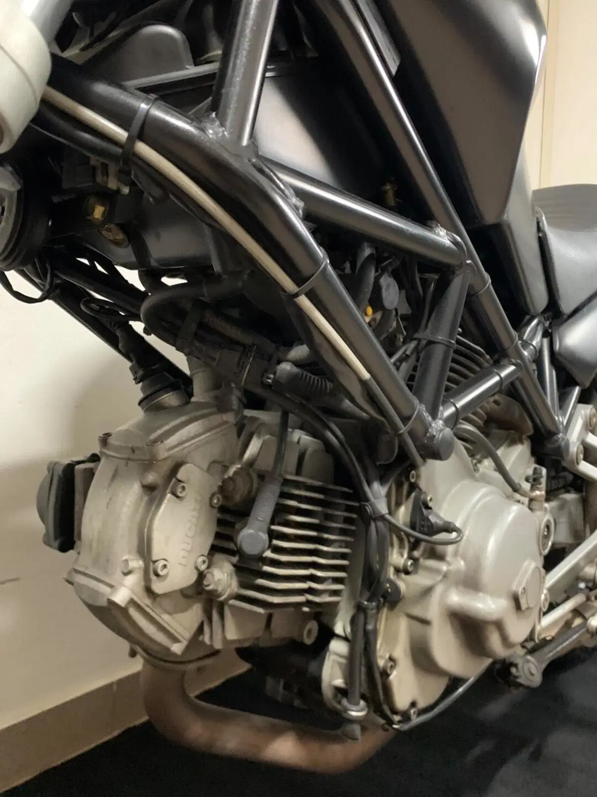 Ducati Monster 620 Dark (2003 - 06) (8)
