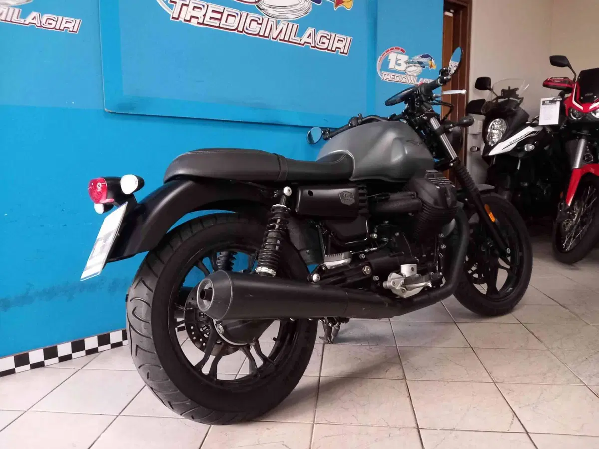 Moto Guzzi V7 III Stone (2017 - 20) (3)