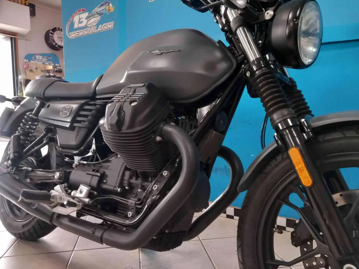 Moto Guzzi V7 III Stone (2017 - 20) (16)