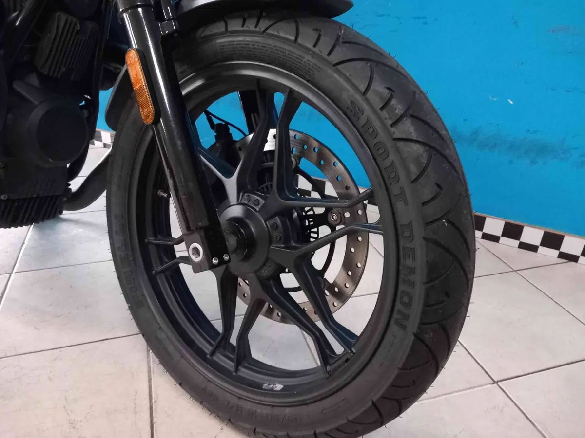 Moto Guzzi V7 III Stone (2017 - 20) (19)
