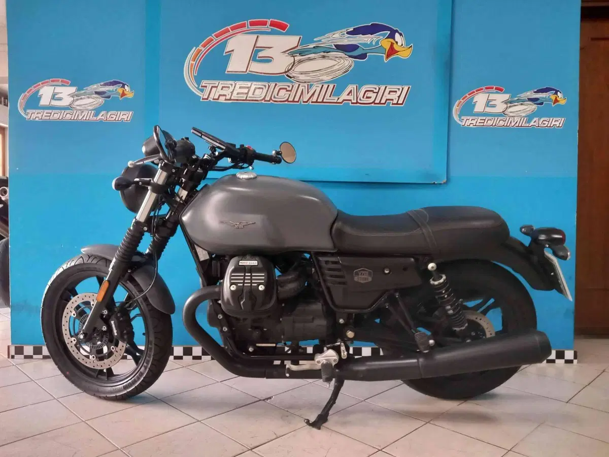 Moto Guzzi V7 III Stone (2017 - 20) (4)