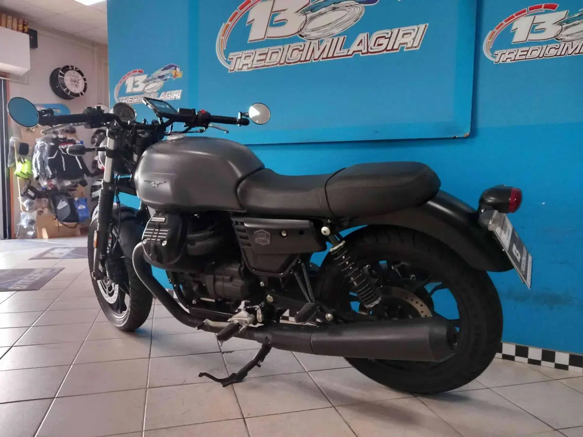 Moto Guzzi V7 III Stone (2017 - 20) (6)