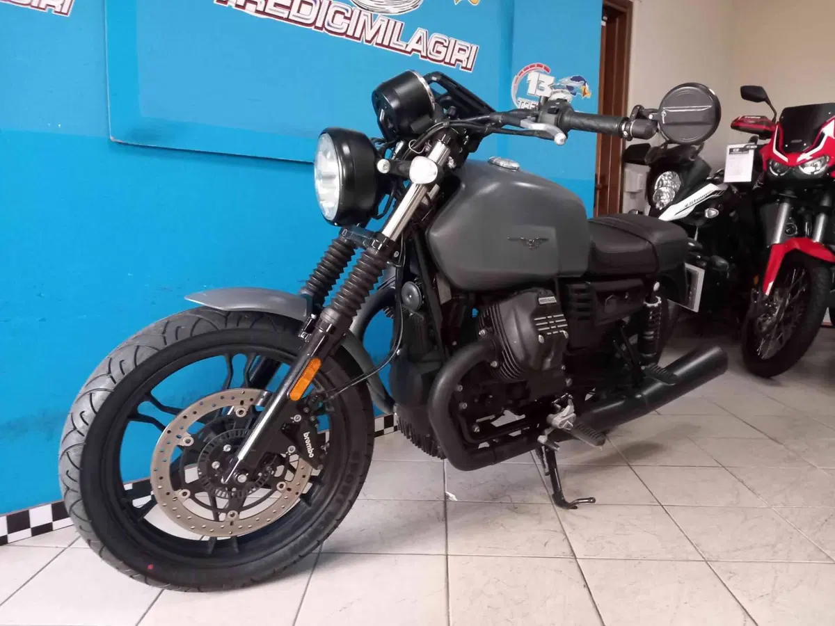 Moto Guzzi V7 III Stone (2017 - 20) (5)