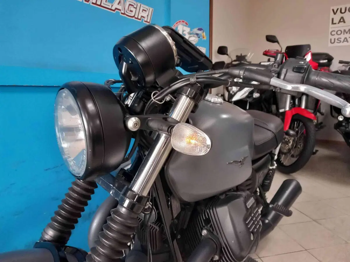 Moto Guzzi V7 III Stone (2017 - 20) (8)