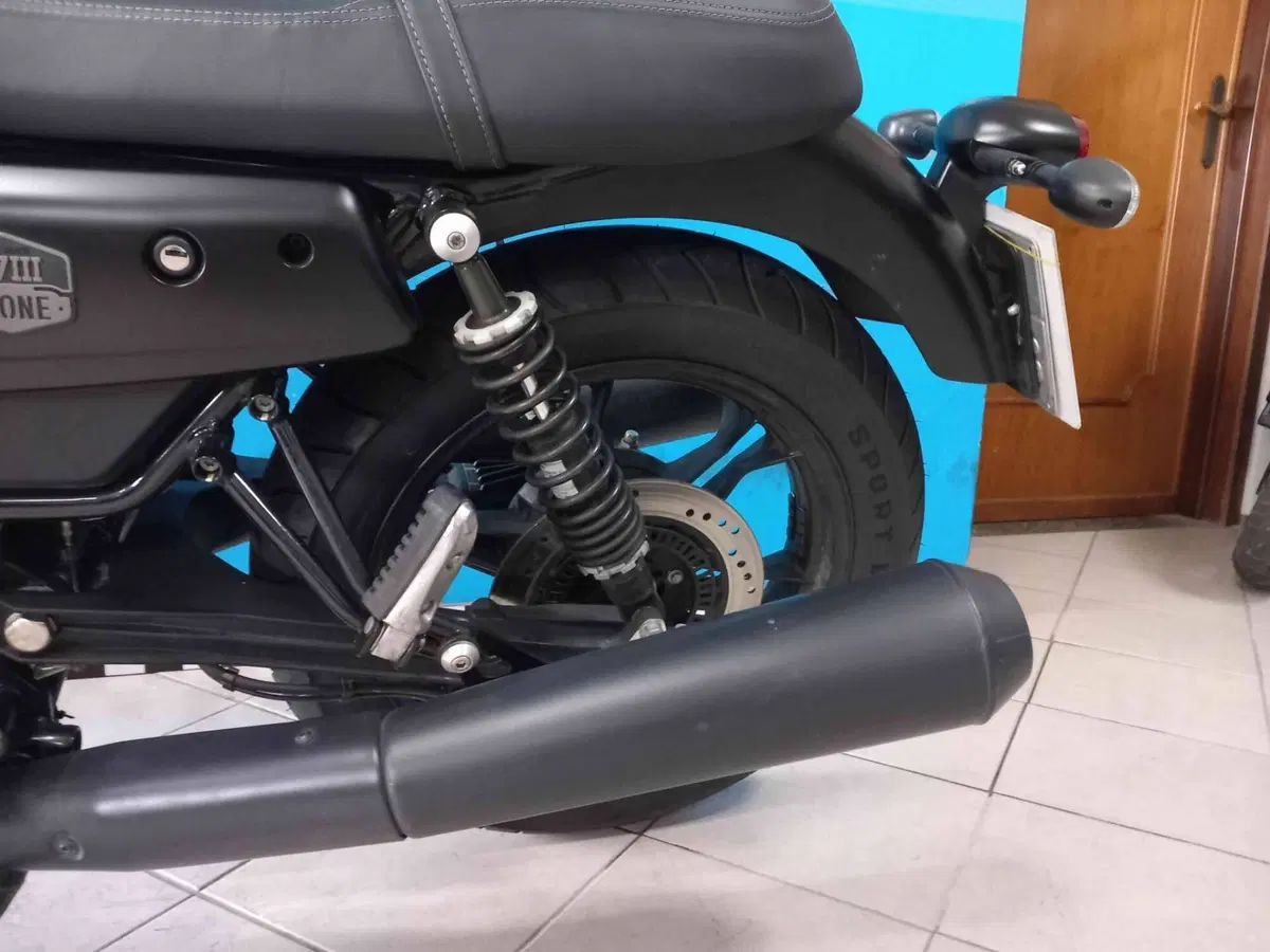 Moto Guzzi V7 III Stone (2017 - 20) (12)