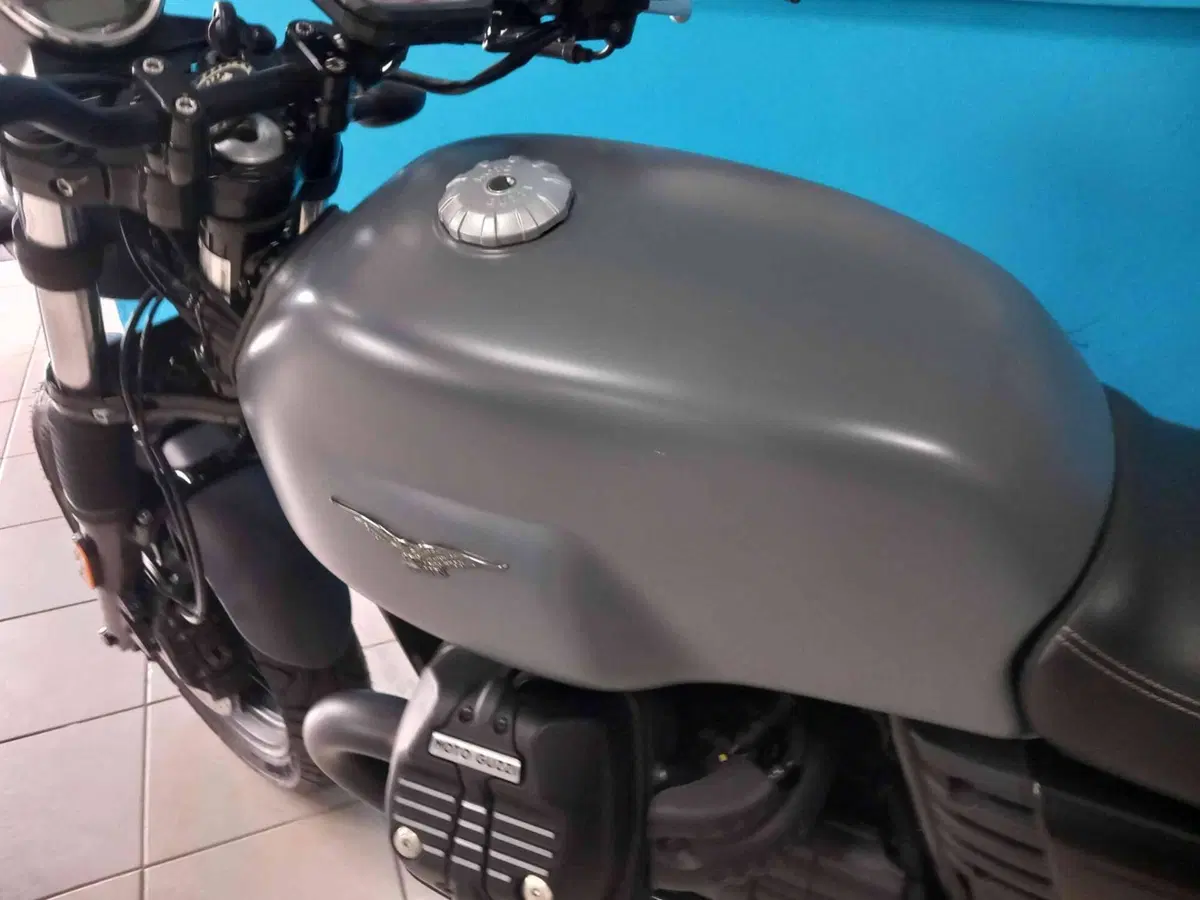 Moto Guzzi V7 III Stone (2017 - 20) (9)