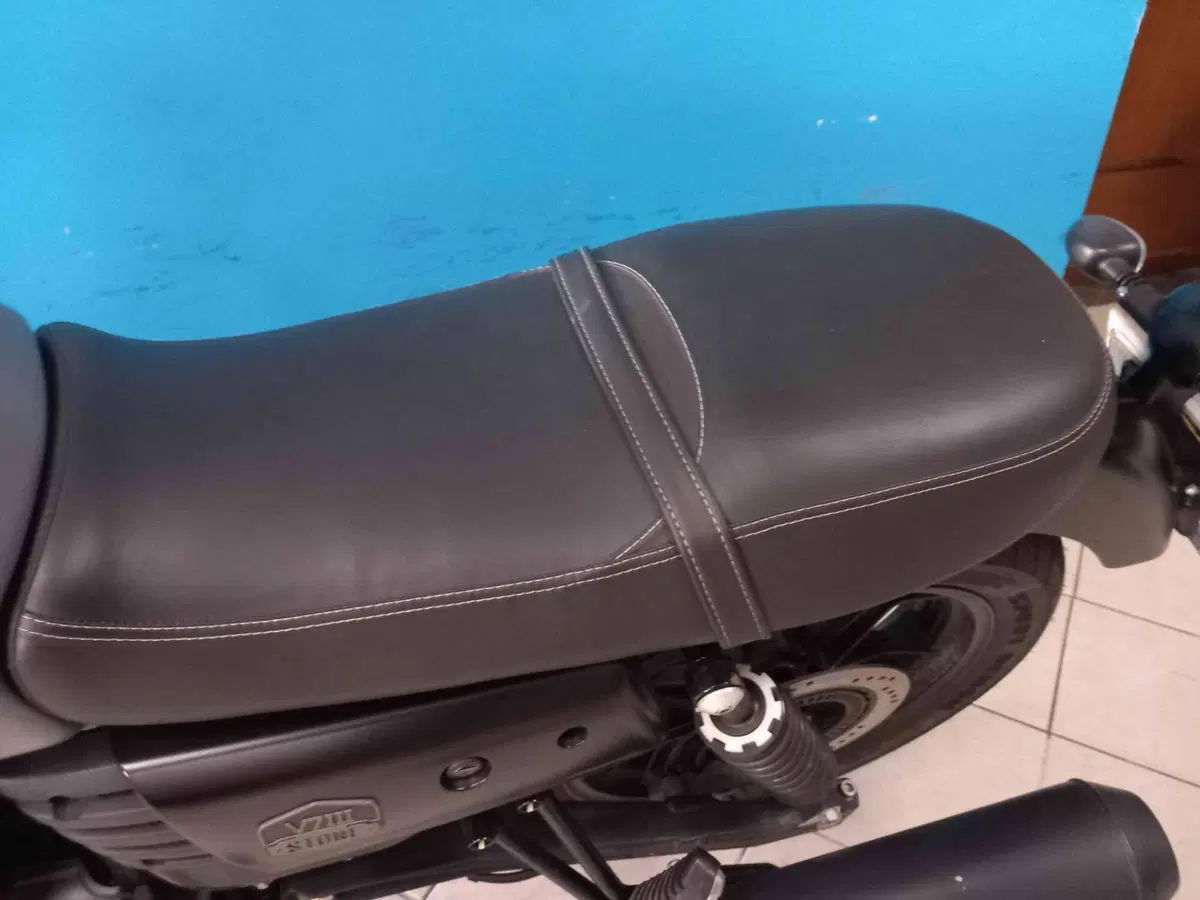 Moto Guzzi V7 III Stone (2017 - 20) (11)