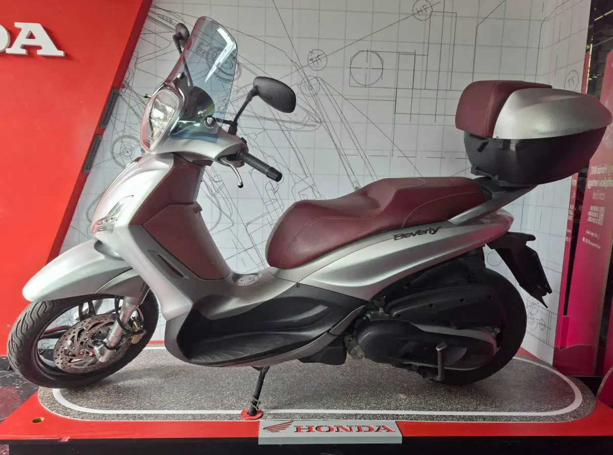 Piaggio Beverly 350 SportTouring ie ABS (2011 - 17) (2)